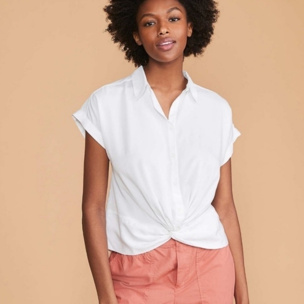 NWT, Lou & Grey LOFT, Black, Fluid Twill Twist Front Top, Size: Medium
